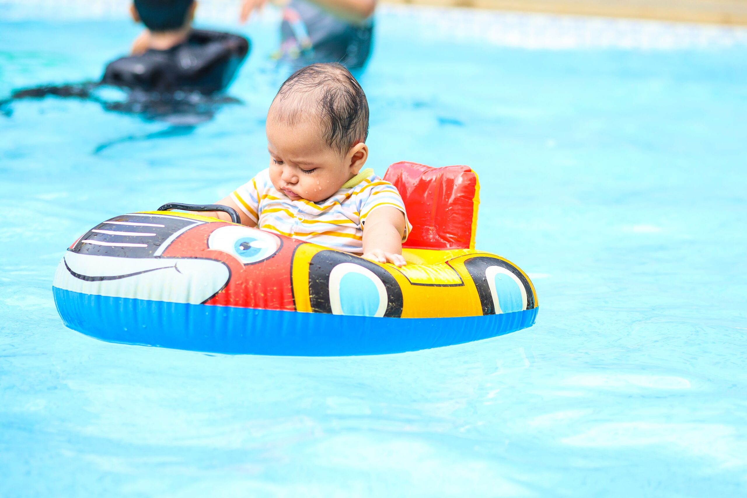 Piscina e Jogos ao Ar Livre para Crianças