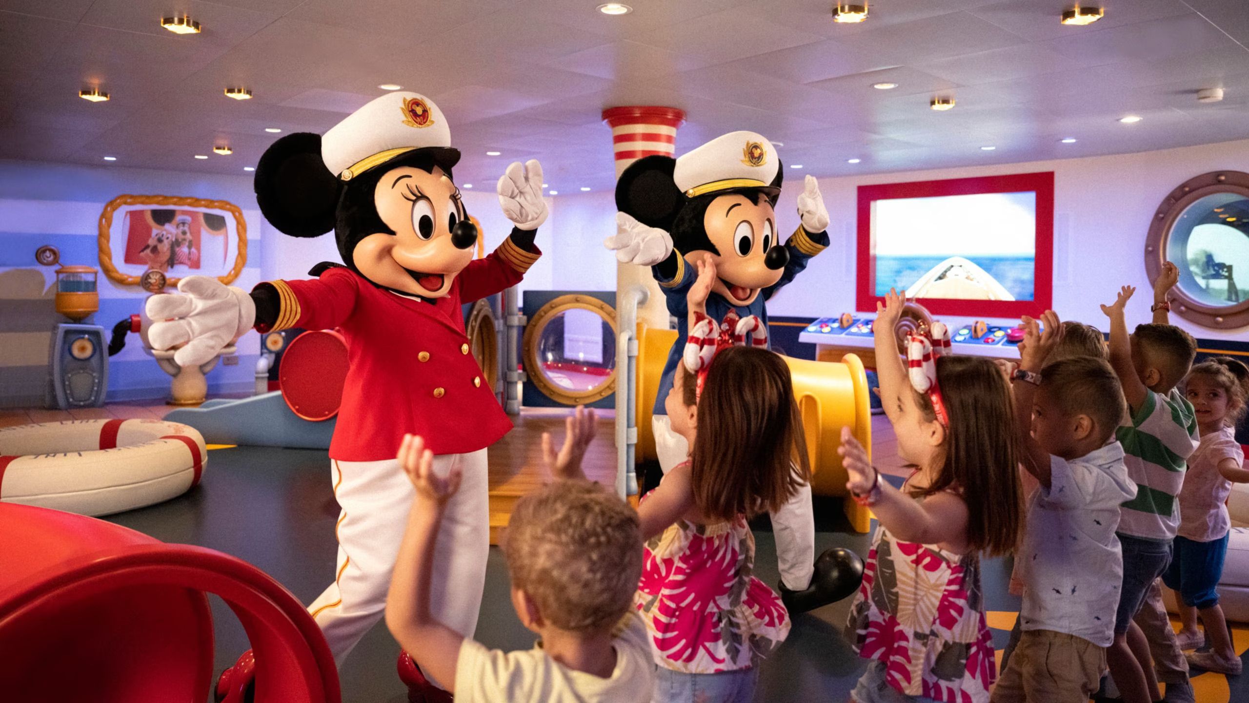 Deck dos Capitães Mickey e Minnie