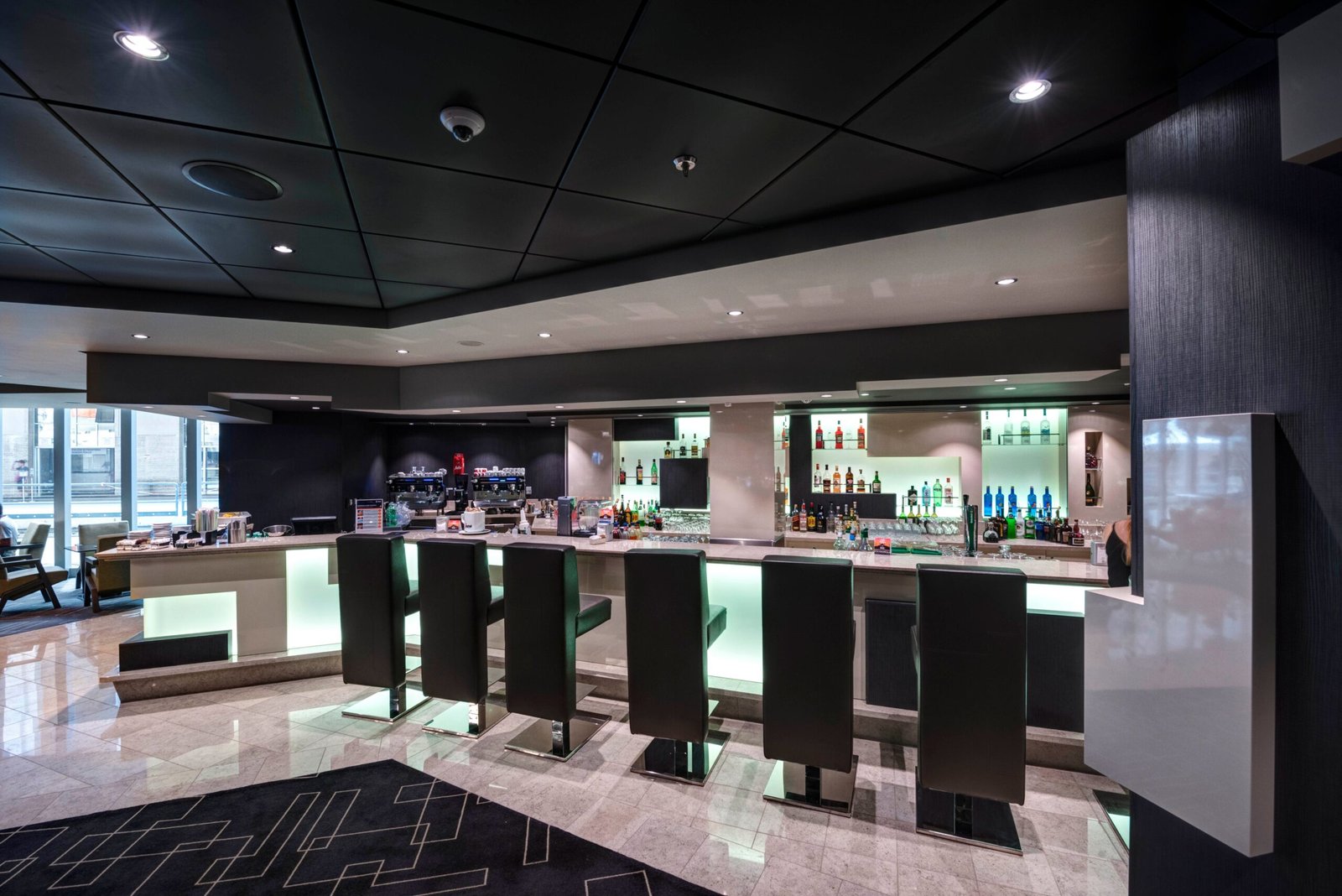 Edge Cocktail Bar
