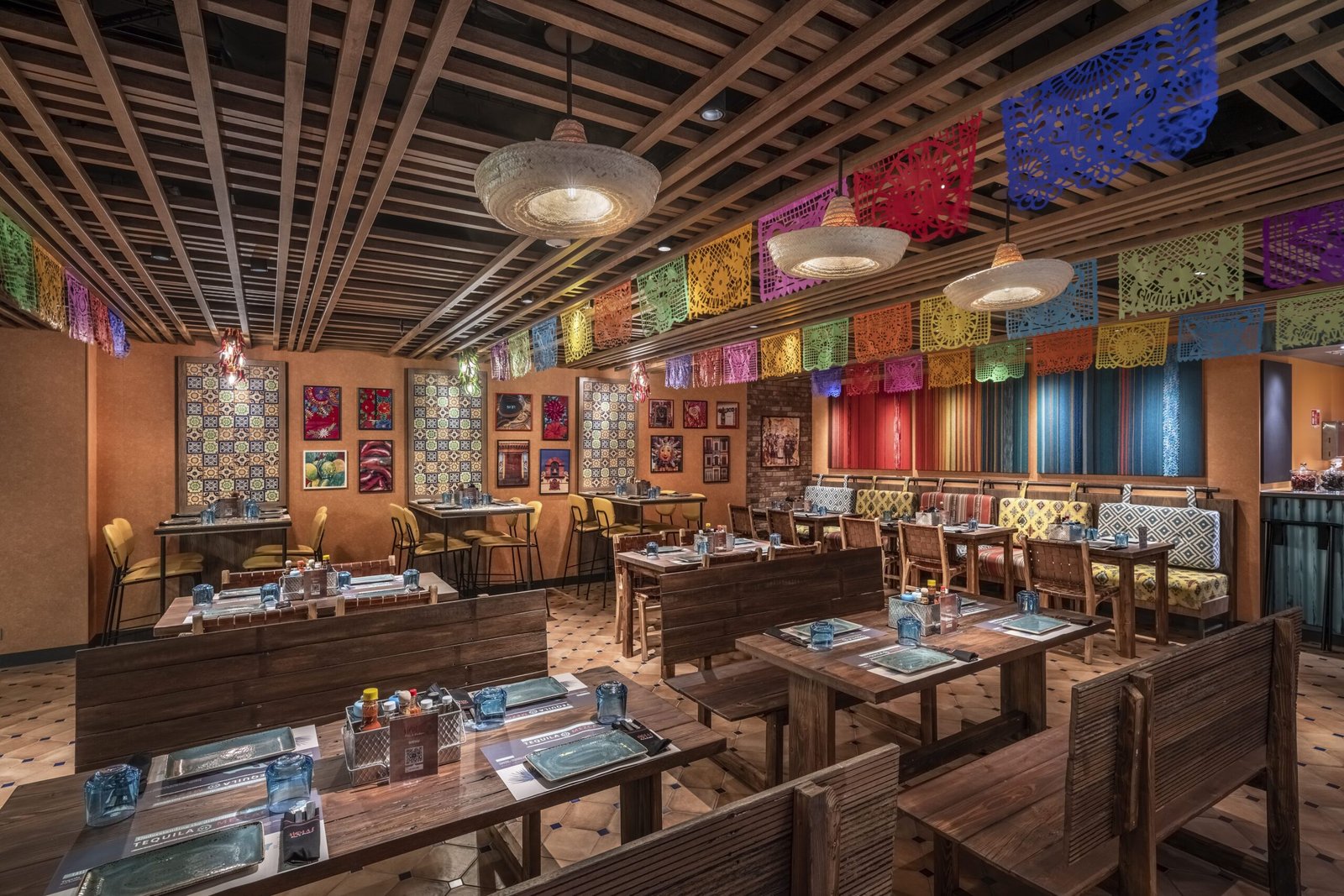 ¡HOLA! Tapas Bar