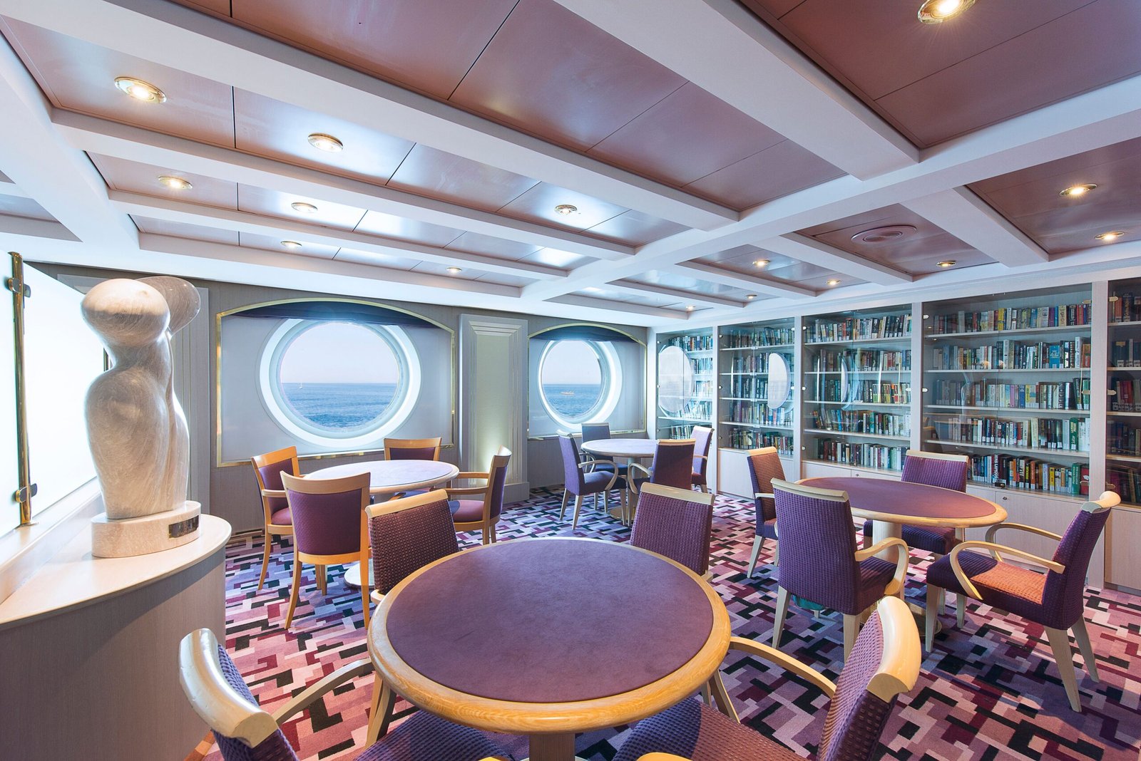 Card Room, Internet & Biblioteca