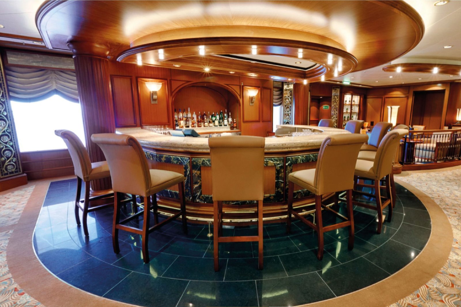 Gin & Fizz at the Midships Lounge