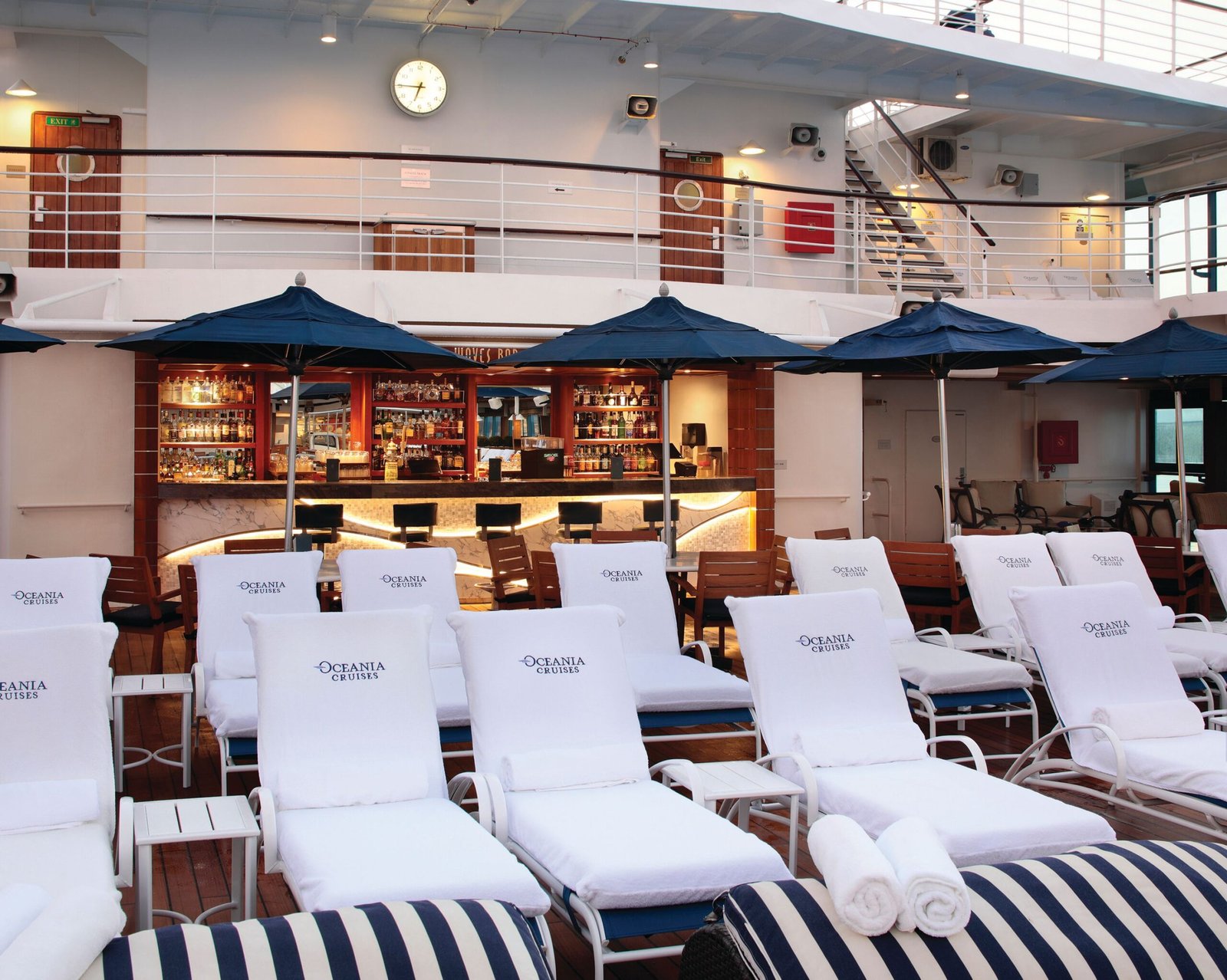 Waves Bar
