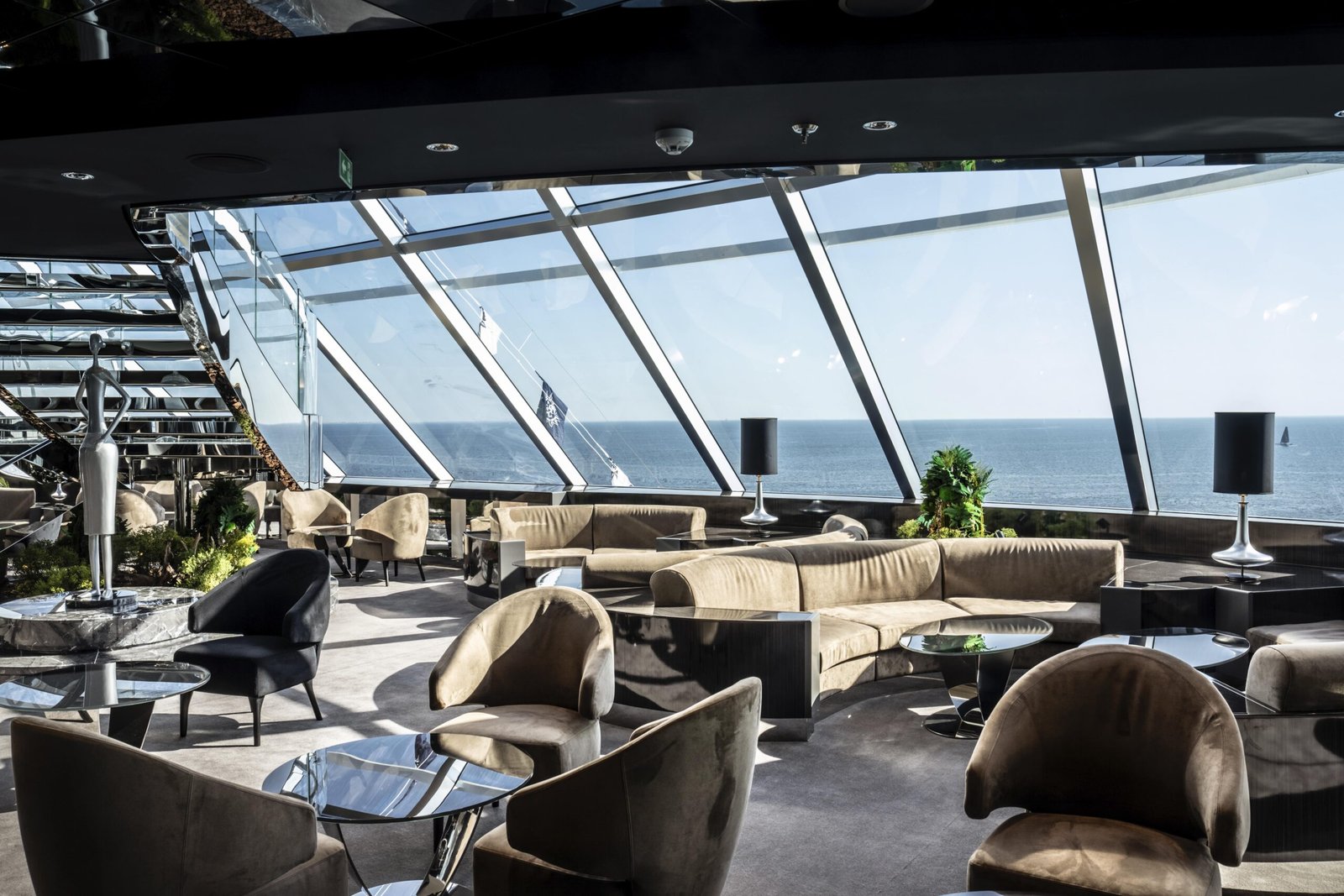 Top Sail Lounge